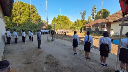 Upacara Pengibaran Bendera Merah Putih 